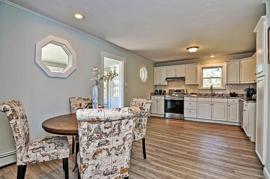 Charming Cottage Historic Falmouth Cape Cod Near Beach And Downtown 2Br 1Bath Deck Dış mekan fotoğraf